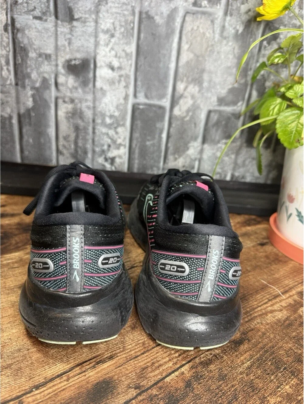 Brooks Glycerin 20 Black/Pink/Blue Low Top Lace-Up Men's Athletic Sneaker
